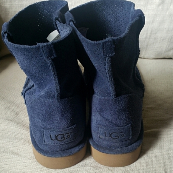 UGG unlined mini perf blue size 10. *never been worn - Picture 4 of 7